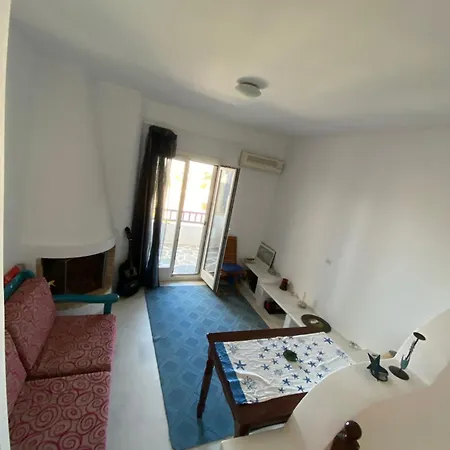 Julia's Maisonnette *
