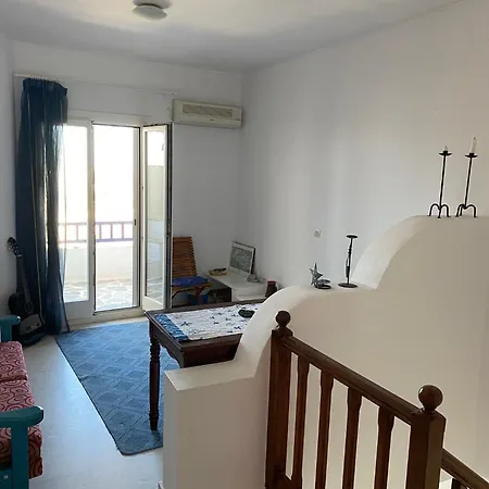 Julia's Maisonnette Agkidia